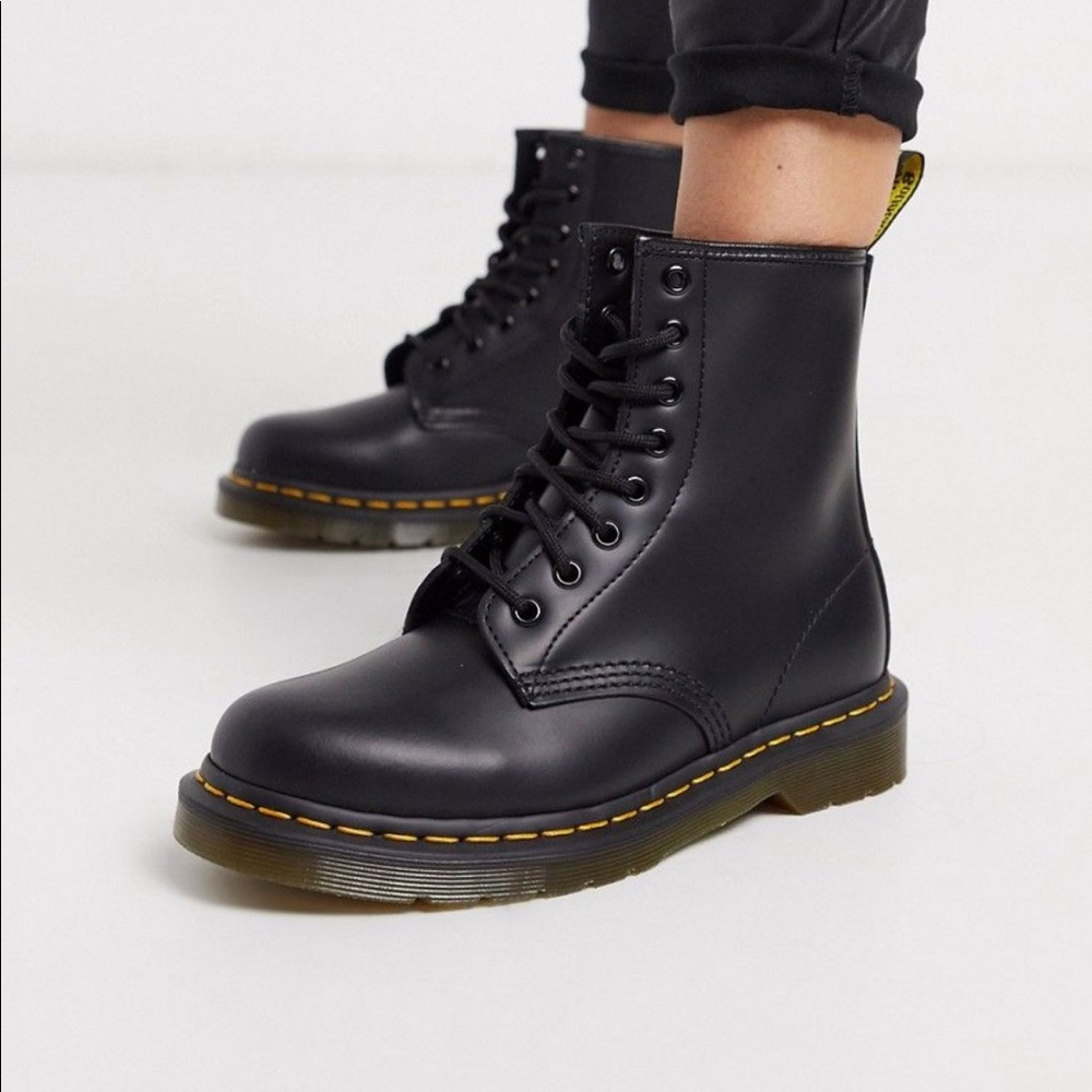 Dr Martens Modern Classics Smooth 1460 8-Eye Boots